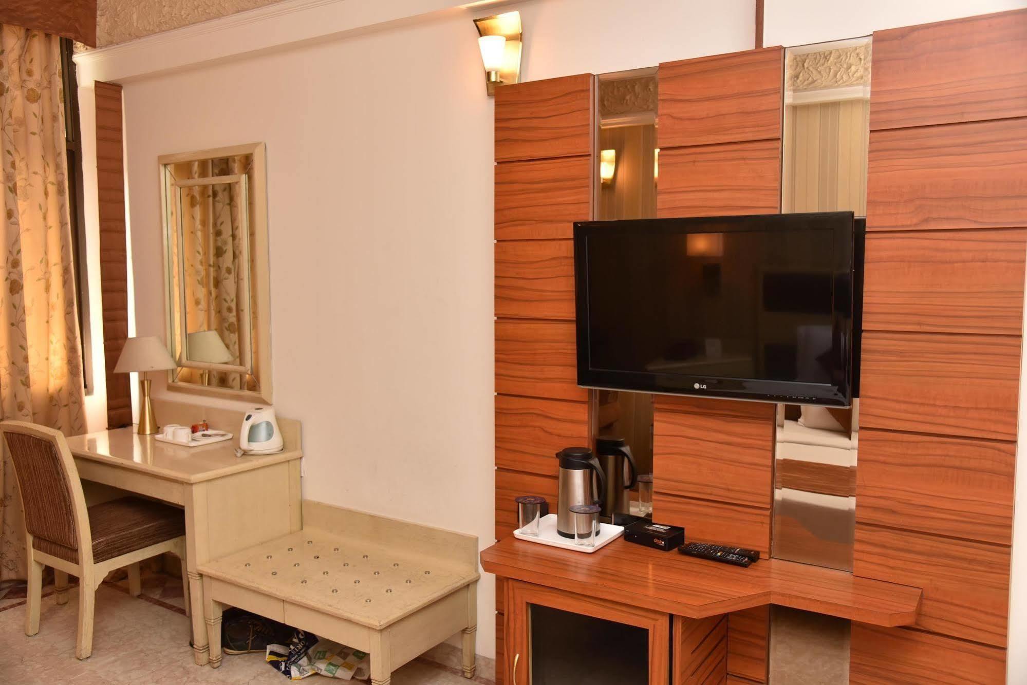 Hotel Park Grand Chandigarh Luaran gambar