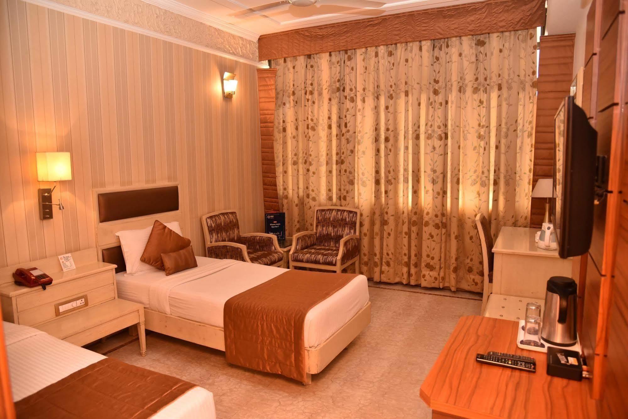 Hotel Park Grand Chandigarh Luaran gambar